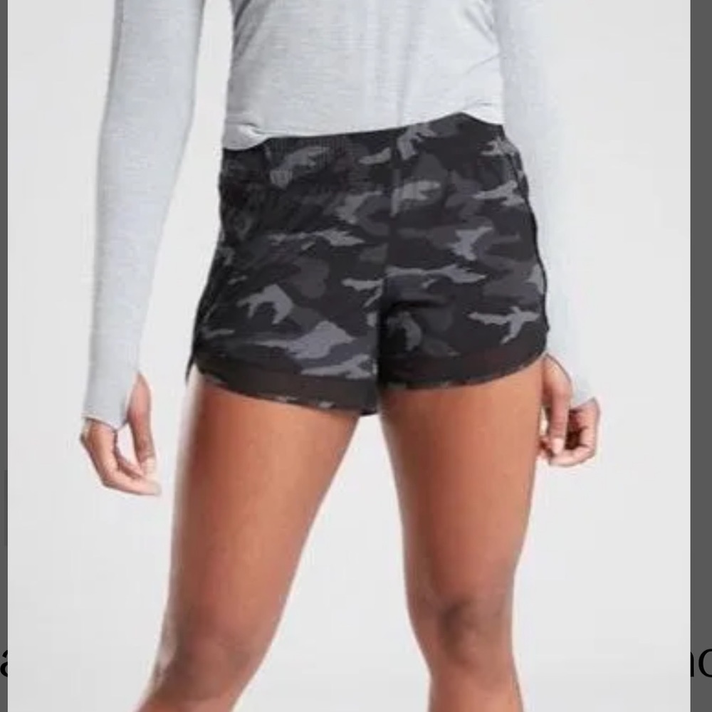 Athleta Printed Mesh Racer Run Shorts 4” size XS Camouflage B58